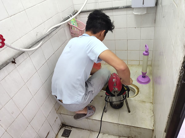 丰宁肥皂掉到马桶里把马桶堵住了怎么办？马桶堵住了怎么办